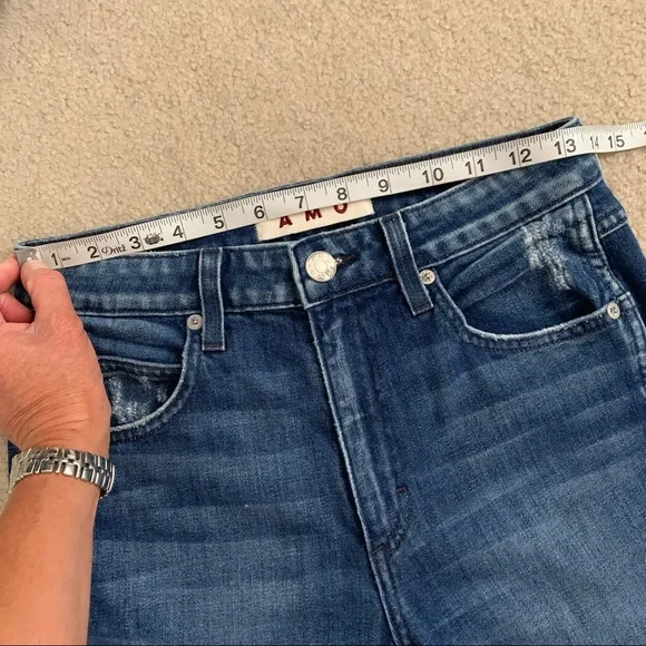 AMO High Rise Twist Crop Blue Jeans in Sweetheart